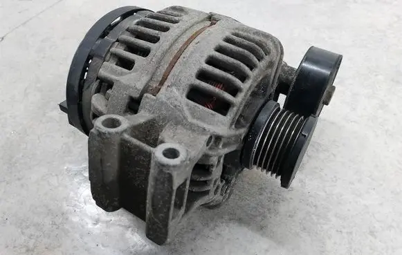 BMW 1 E81 E87 Generator/alternator 