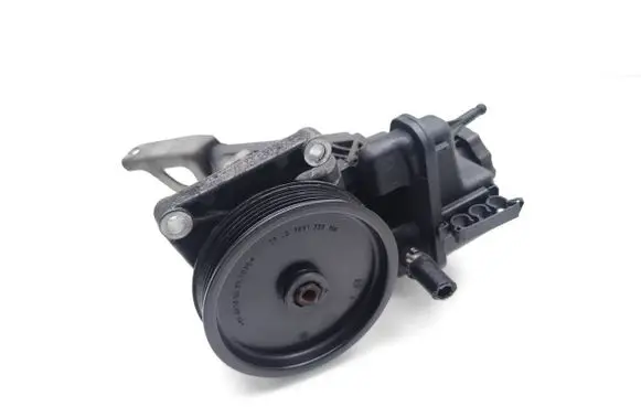 Mercedes-Benz C W204 Power steering pump 0064662601 7691332150