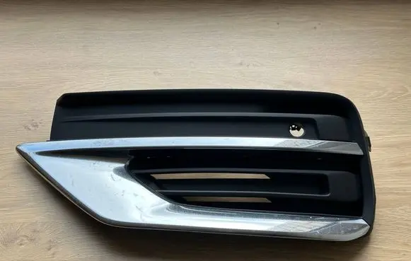 Volvo XC90 Front bumper lower grill 32345469