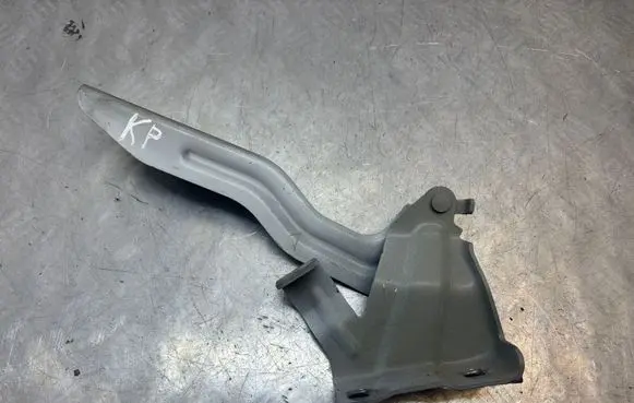 Nissan Qashqai Engine bonnet/hood hinges