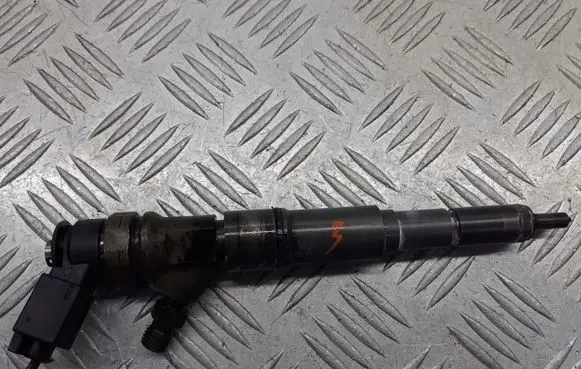 BMW X3 E83 Fuel injector 77938360445110216