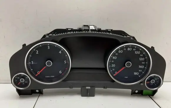Volkswagen Touareg II Speedometer (instrument cluster) 7P6920982S