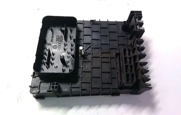 Volkswagen PASSAT B6 Fuse module 3C0937125