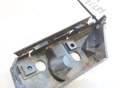 Front bumper mounting bracket