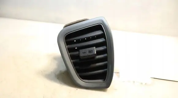 Hyundai i20 (GB IB) Dashboard side air vent grill/cover trim
