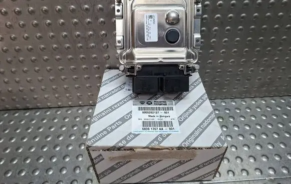Fiat 500L Engine control unit/module S26337318 55262137 0261S09808