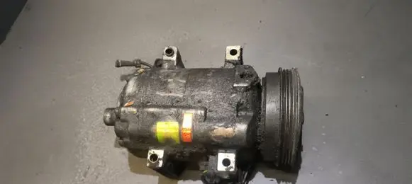 Volkswagen PASSAT B5 Air conditioning (A/C) compressor (pump) 8D0260805D 5060310780 670J