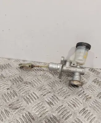 Nissan Navara D22 Master brake cylinder