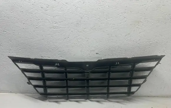 Chrysler Grand Voyager IV Front bumper upper radiator grill 802500017