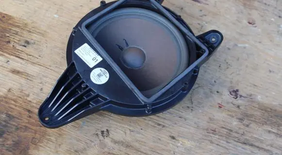 Audi A4 S4 B9 Subwoofer speaker 90026000102 UA730918 8W5035412