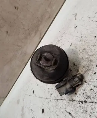 Engine mount bracket