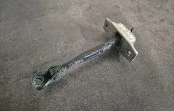 Toyota Hilux (AN10, AN20, AN30) Front door check strap stopper 