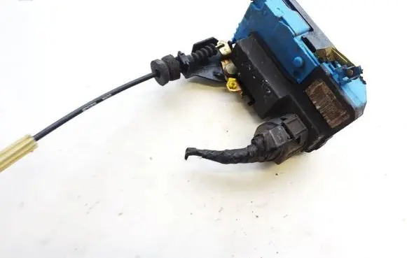 Volvo S60 Front door lock 8650546