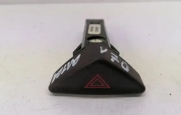 Volvo V70 Hazard light switch 9441045