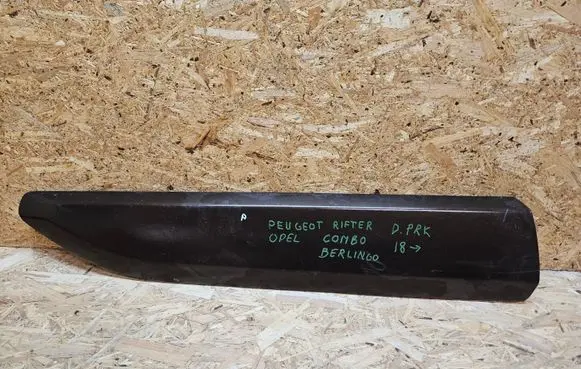 Peugeot Partner III Front door trim (molding) 981769277