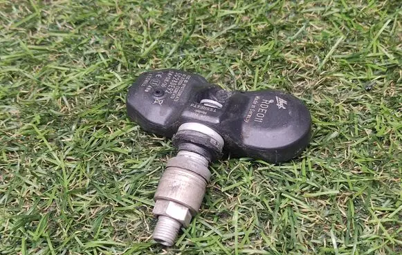 Volkswagen Touareg II Tire pressure sensor 3702ATSSRE4TD