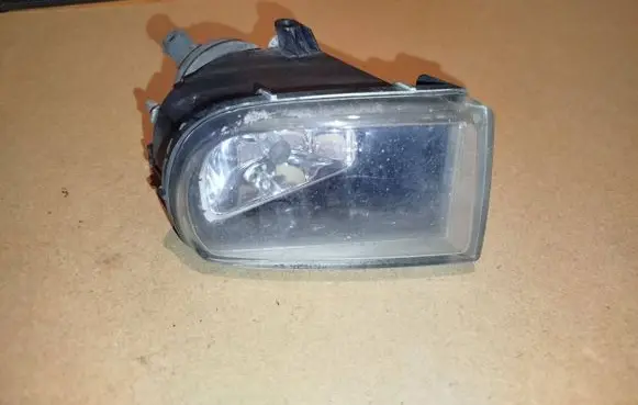 Toyota Avensis T220 Front fog light 8122005050 1NA23800101