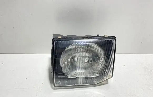 Mitsubishi Pajero Headlight/headlamp 11037747