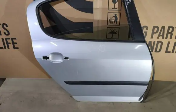 Peugeot 407 Rear door 