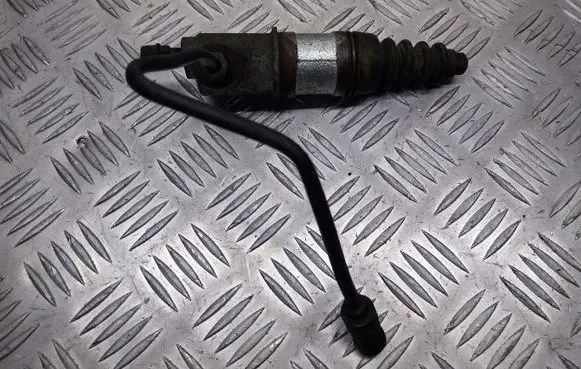 Alfa Romeo GT Clutch release bearing slave cylinder 
