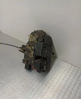 Audi TT Mk1 Front door lock 8N1837016