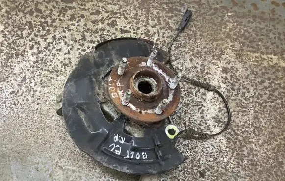 Front wheel hub