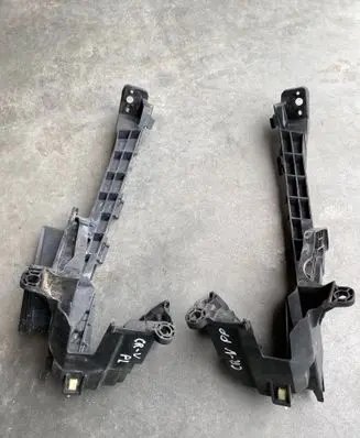 Honda CR-V Headlight/headlamp mounting bracket