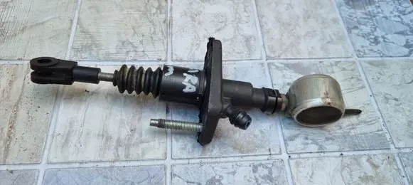 Opel Zafira A Clutch slave cylinder 90581565