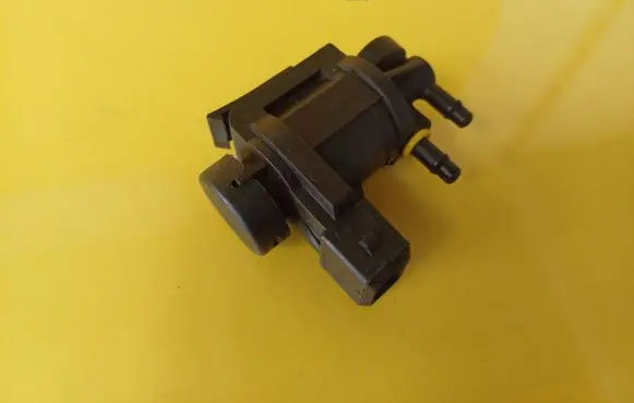 Volkswagen Golf III Turbo solenoid valve 1H0906283