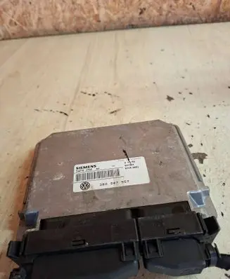 Audi A4 S4 B5 8D Engine control unit/module 3B0907557 5WP4250