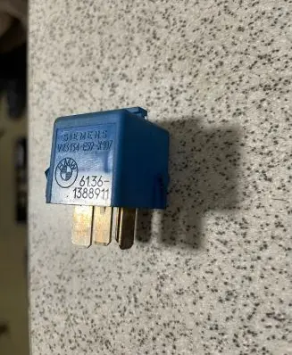 BMW 5 E39 Other relay 1388911 6136