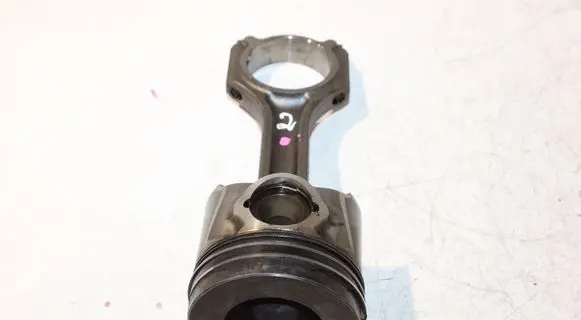 KIA Ceed Piston with connecting rod 