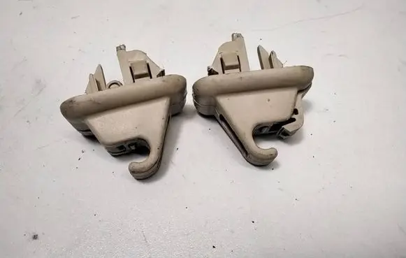 Sun visor clip/hook/bracket