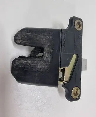 Audi A6 S6 C5 4B Tailgate/trunk/boot lock/catch/latch 4B5827505B