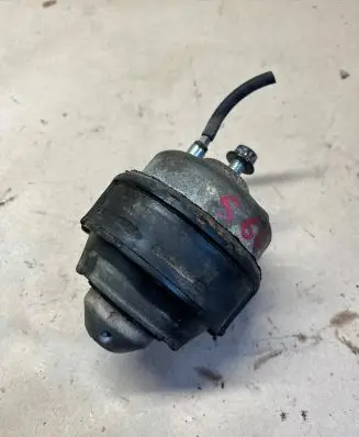 Volvo S60 Engine mount bracket