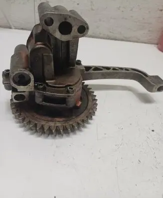 Volkswagen Touareg I Oil pump 070115105A