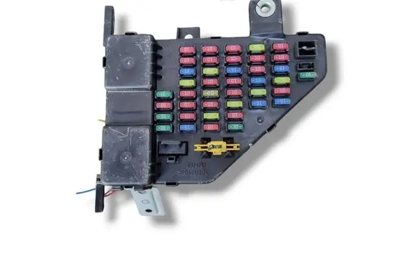Hyundai Tucson JM Fuse module 91110-2E001