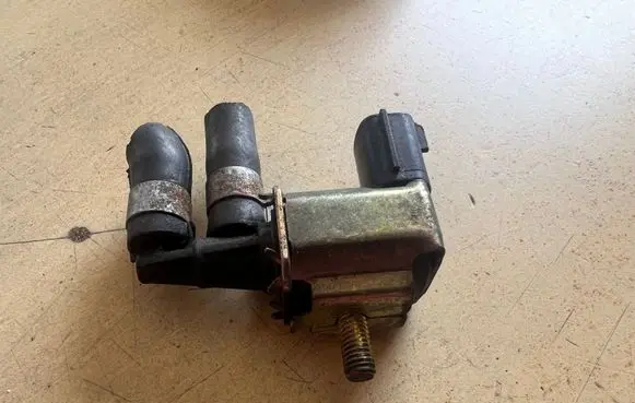 Nissan Note (E11) Vacuum valve K5T48474