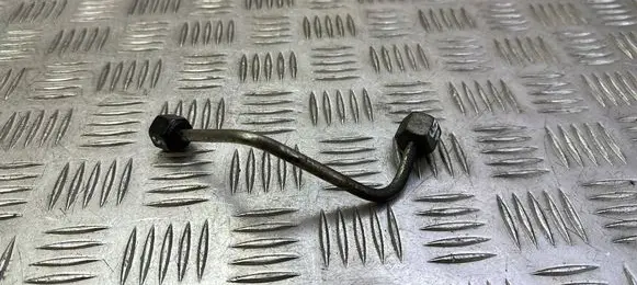 Fuel injector supply line/pipe