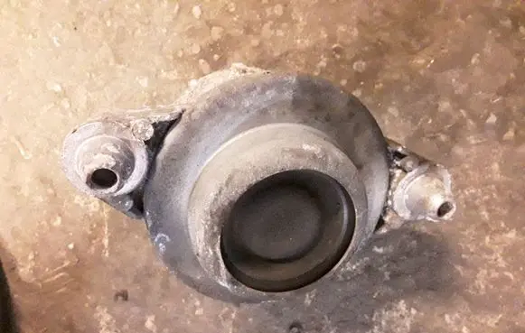 Mercedes-Benz C W204 Engine mount bracket 2042404217