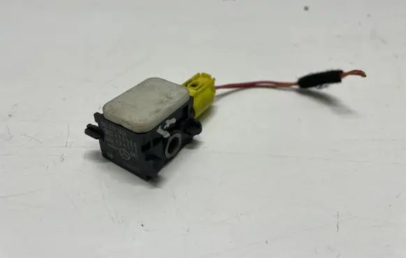 Mercedes-Benz R W251 Airbag deployment crash/impact sensor 0038202826