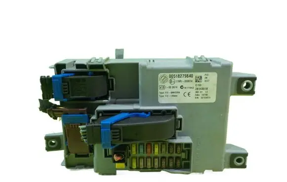 Fiat 500 Fuse box set 28143018 BEZPIECZNIKOW