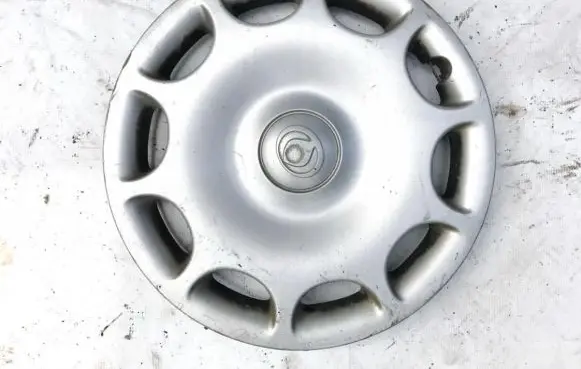 Mazda 626 R14 wheel hub/cap/trim bc1f37170