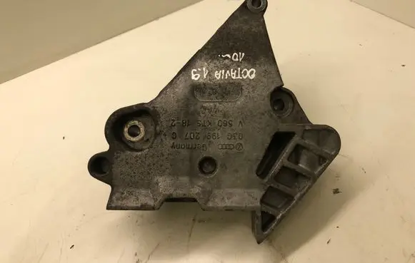 Skoda Octavia Mk2 (1Z) Engine mounting bracket 03G199207G