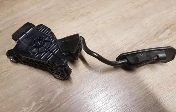 Toyota Prius (XW20) Accelerator throttle pedal 7812047040
