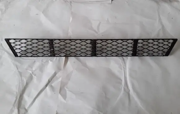 Mercedes-Benz E W211 Front bumper lower grill A2118850122