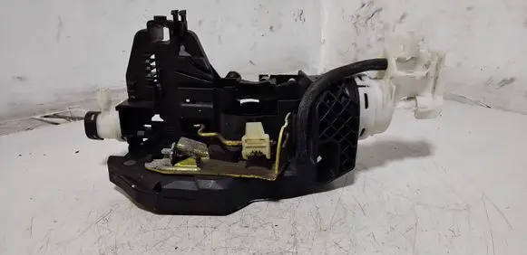 Mercedes-Benz S W220 Rear door lock 2207305835