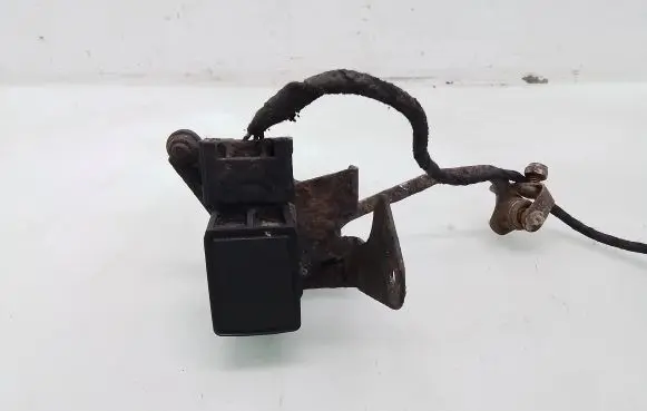 Mercedes-Benz E W210 Air suspension front height level sensor A0105427717