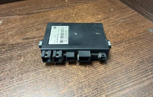Mercedes-Benz Vito Viano W639 Tow bar trailer control unit/module 1695452032 5DS00876900