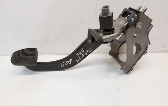 Hyundai Tucson TL Brake pedal KJFBA0052 32800D3900